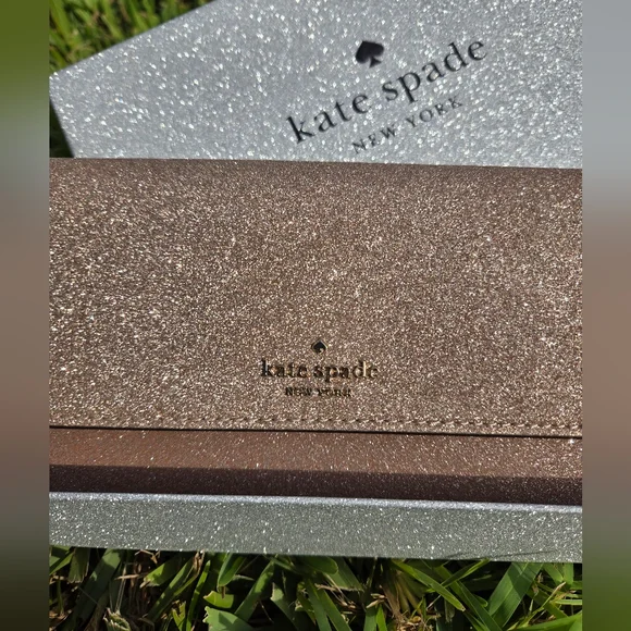 New in Box Kate Spade Glitter Wristlet – Rose Gold Sparkle Elegance ✨ - Picture 2 of 6